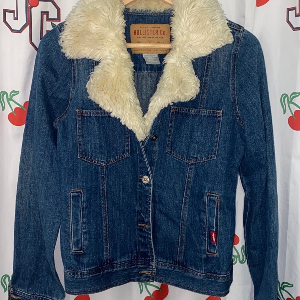 VINTAGE HOLLISTER CO. DENIM JEAN JACKET WITH PRISTINE FUR COLLAR